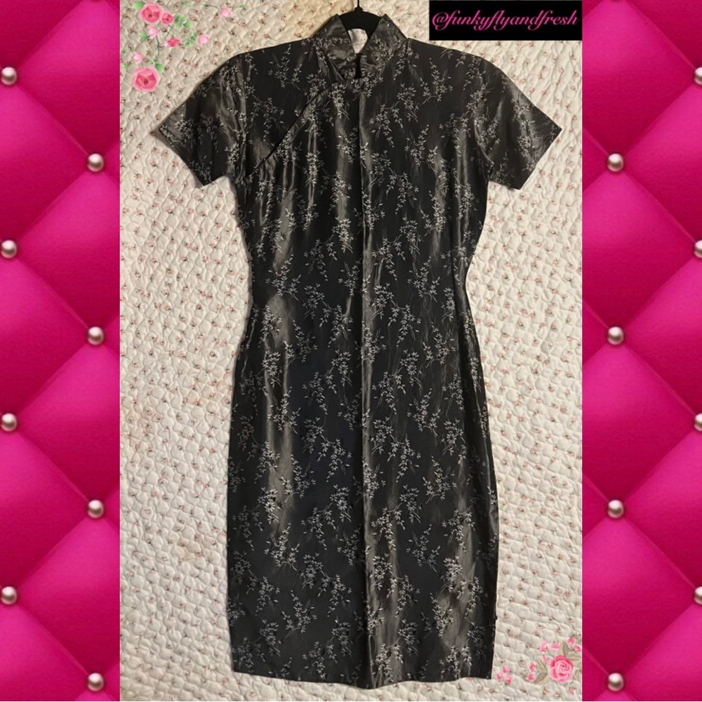 Vintage Majestic Cheongsam Dress Chinese Qipao 
silver floral cap sleeve Size S.